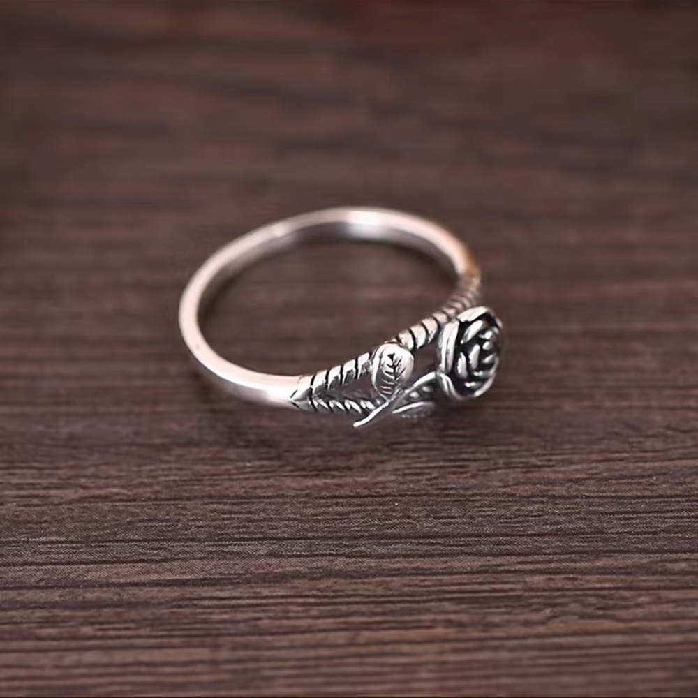 NWT 🌹 SILVER-PLATED OVER ECO-FRIENDLY SILVER ALLOY ROSE RING Size Women’s 6 7 8 - Picture 4 of 8